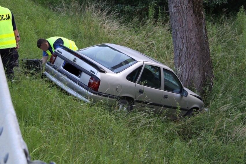 Wypadek na trasie Bytów - Niezabyszewo. Kierowca zapomniał skręcić? 