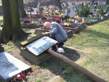 Dewastacja cmentarza w Leszczynach: Imprezki i tani alkohol na nekropolii