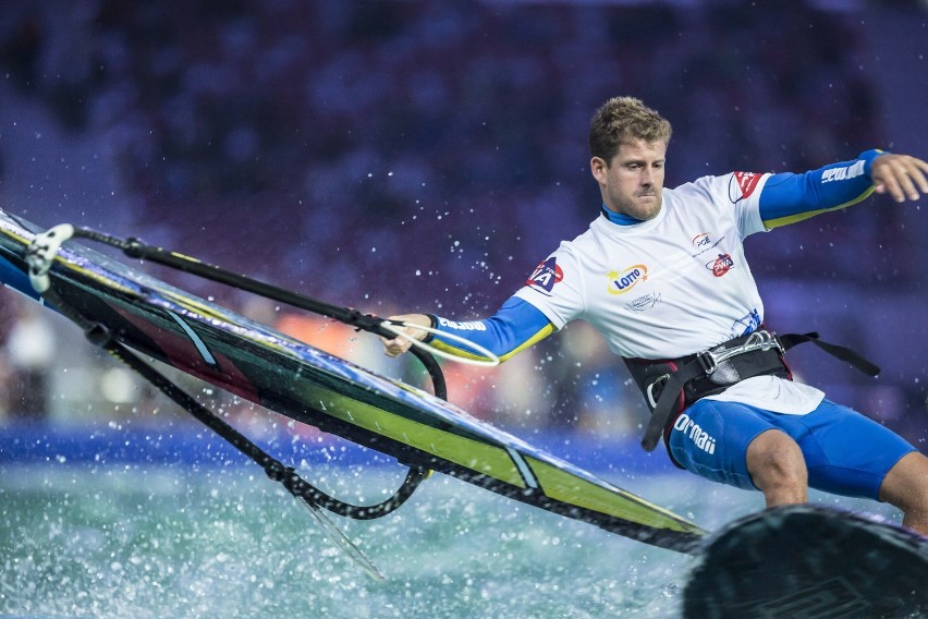 Windsurfing na Narodowym. Zobacz wodne atrakcje! [ZDJĘCIA]