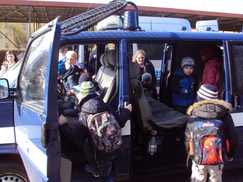 Uczniowie zerówki odwiedzili olsztyńskich policjantów