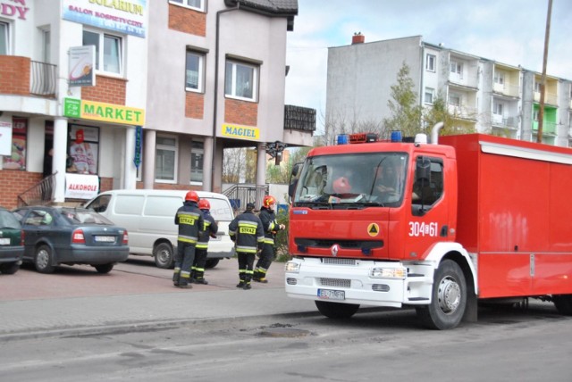 Kto rozlał kwas w salonie w Sieradzu? Po interwencji straży sprawdzać to będą policjanci