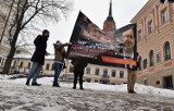 Tarnów. Pikieta działaczy pro-life pod biurem poselskim Władysława Kosiniaka-Kamysza. Lider PSL na bannerze z martwym dzieckiem  