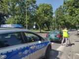 Kwidzyn. Kierujący fordem 88-latek potrącił kobietę przechodzącą przez pasy na ul. Mostowej. Poszkodowana trafiła do szpitala