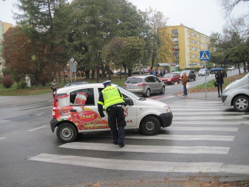 Policja w akcji na skrzyżowaniu ul. Sowińskiego i Radziszewskiego