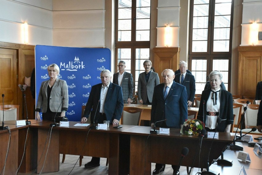 Rada Miasta Malborka na ostatniej sesji ósmej kadencji. To nie były łatwe czasy dla samorządu