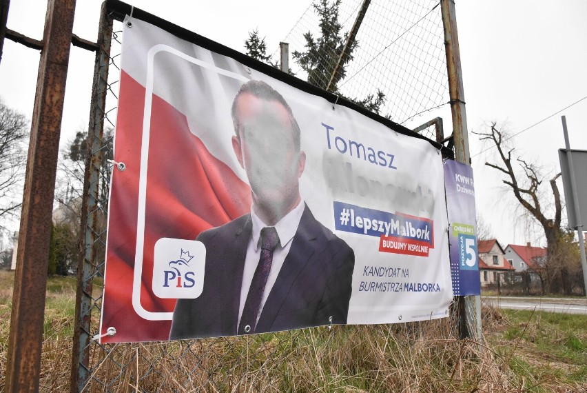 Zniszczone banery kandydatów PiS w Malborku