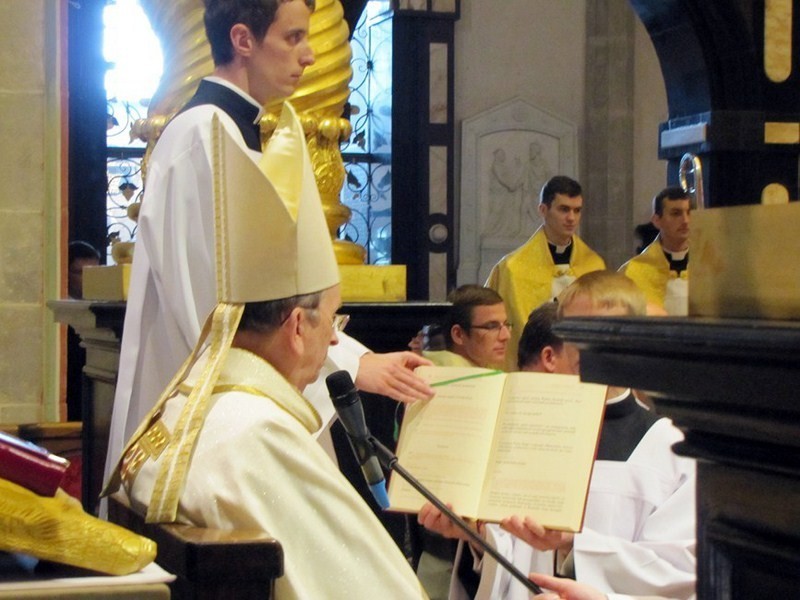 Prymas senior abp Henryk Muszyński wyświęcił nowych diakonów