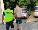 Włamał się do warsztatu i ukradł kluczyki do aut, dokumenty, katalizatory. Policjanci zatrzymali mężczyznę