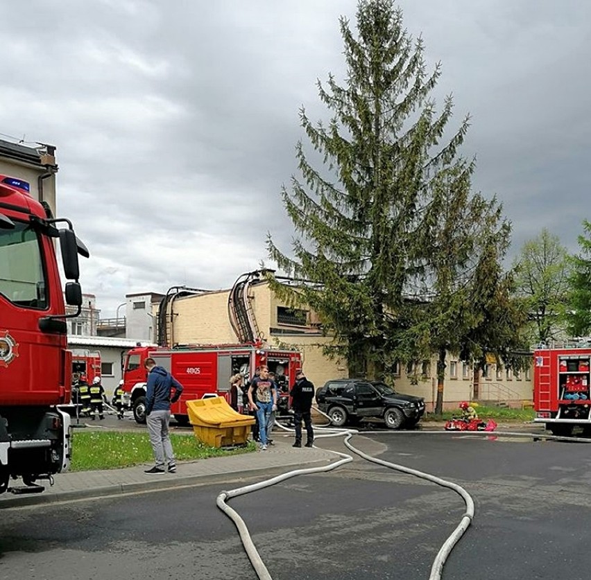 Naprawiał samochód, omal nie zginął w płomieniach