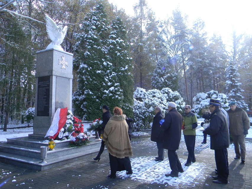 Wojewódzki ceremoniał odwiedzin cmentarzy i mogił odbył się w Wyrach