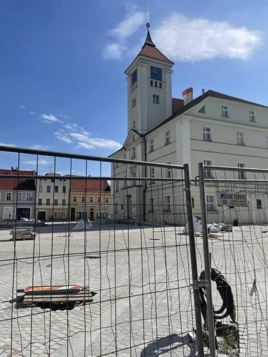 Na jakim etapie są postępy w pracach na rynku w Kościanie i czy można niedługo spodziewać się jego otwarcia? ZDJĘCIA