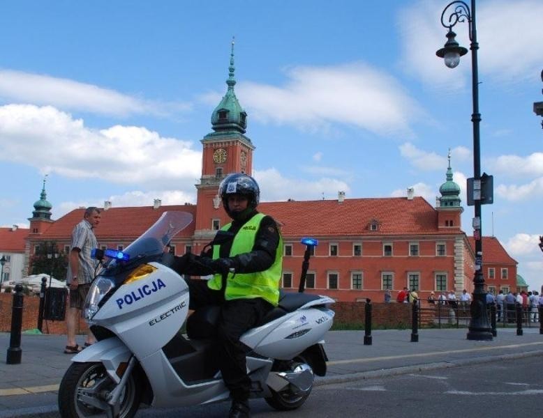 Warszawa: Policjanci testują elektryczne skutery