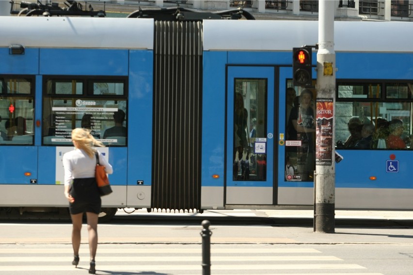 Piesi we Wrocławiu mają trudne życie. Czy kiedyś będzie lepiej?