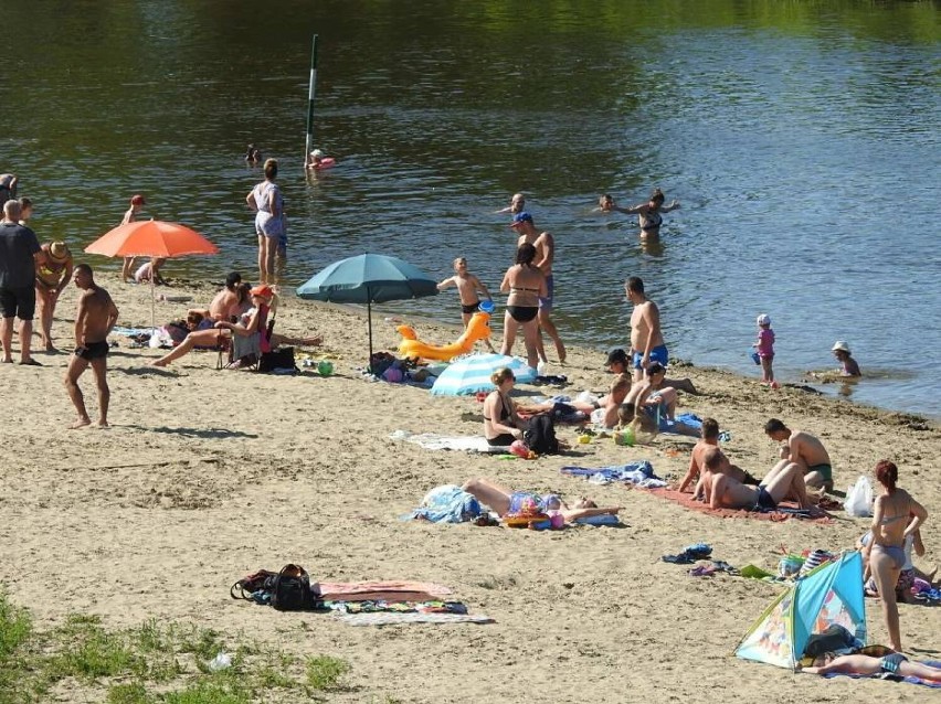 Plaża nad Narwią od lat przyciąga tłumy. Zobacz archiwalne zdjęcia. A może rozpoznasz znajomych?