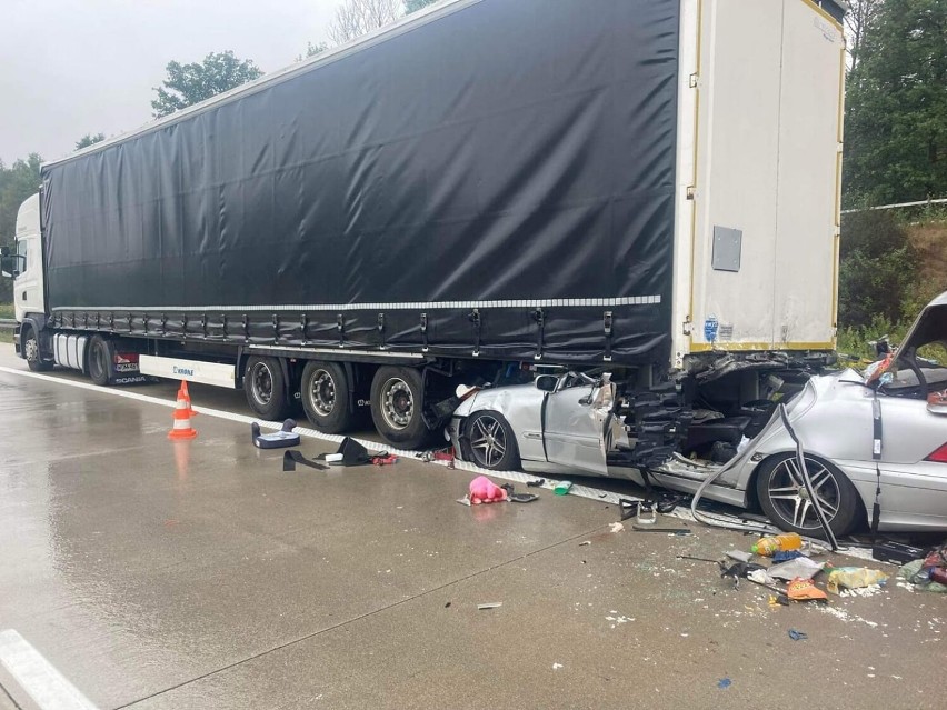 Śmiertelny wypadek na autostradzie A4 na wysokości Żarskiej Wsi. Nie żyje 37- letni kierowca