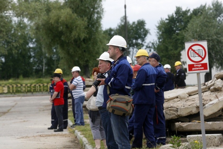 Kawice: Manewry strażaków w bazie paliw (ZDJĘCIA)