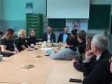 Strajk nauczycieli: Spotkanie ze starostą i wicestarostą w ZSM Darłowo [FOT] - ufundowali posiłek regeneracyjny