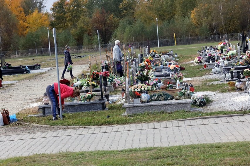 Cmentarz Komunalny dla miasta Legnicy w Jaszkowie, sklep z kwiatami zamknięty