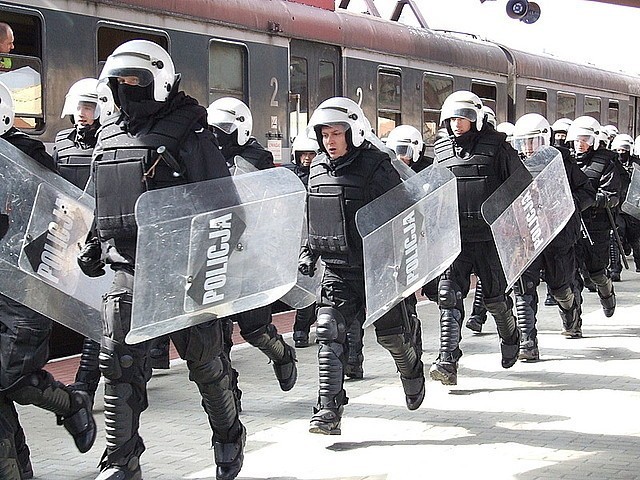 Policyjne ćwiczenia &quot;EURO 2012&quot; [zdjęcia]