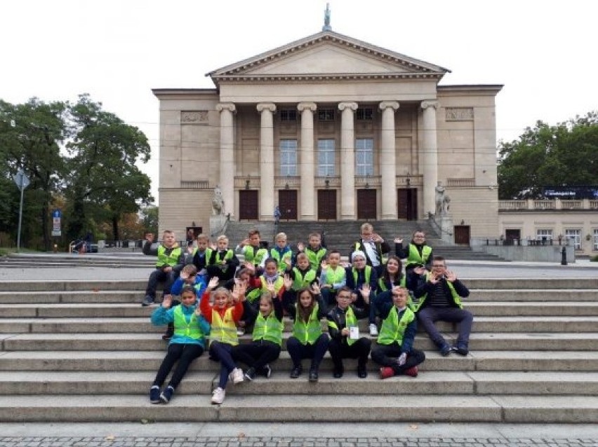 EDUKACJA: Uczniowie Szkoły Podstawowej w Żerkowie w gronie studentów Kolorowego Uniwersytetu