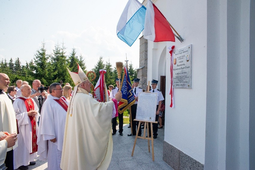 Obchody 450-lecia parafii w Przerośli. Najstarsza parafia na Suwalszczyźnie. Biskup Jerzy Mazur dokonał aktu konsekracji ołtarza [Zdjęcia]