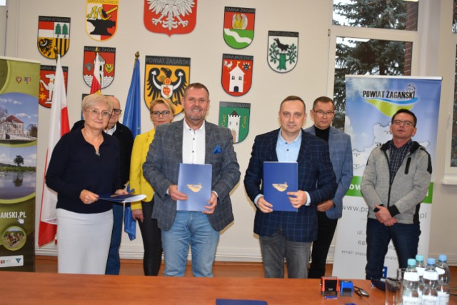 Podpisanie umowy na wykonanie prac w Starostwie Powiatowym w Żaganiu