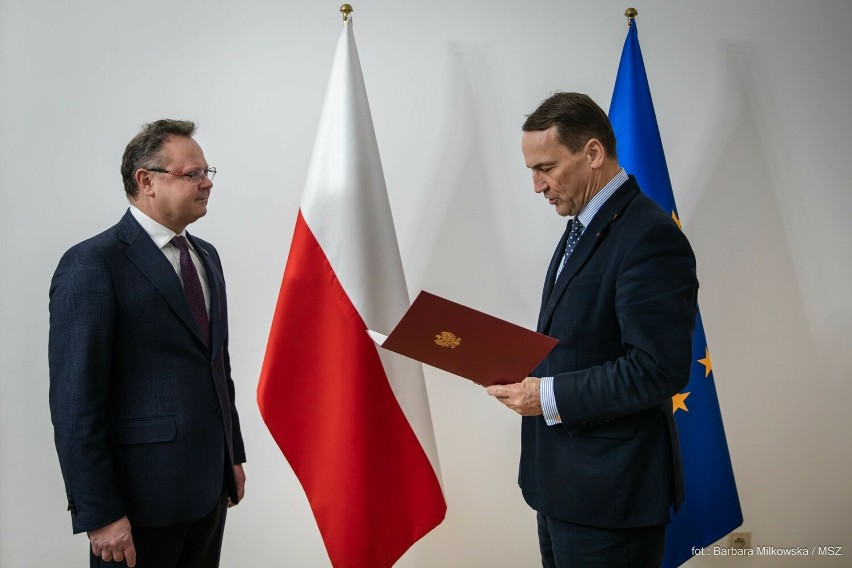 Andrzej Szejna odbiera nominację na sekretarza stanu w...