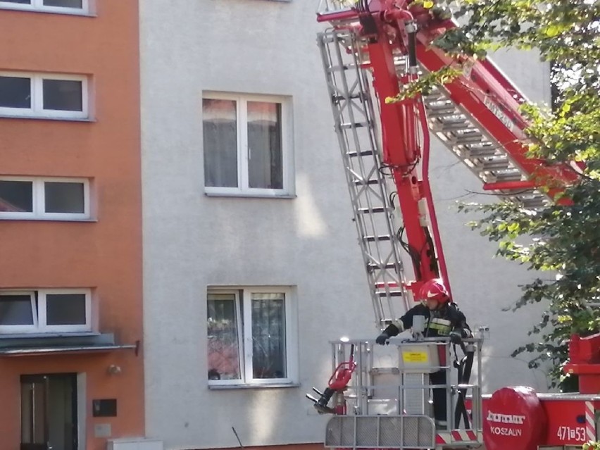 Strażacy z Sandomierza pomagali w otwarciu drzwi do domu, w...