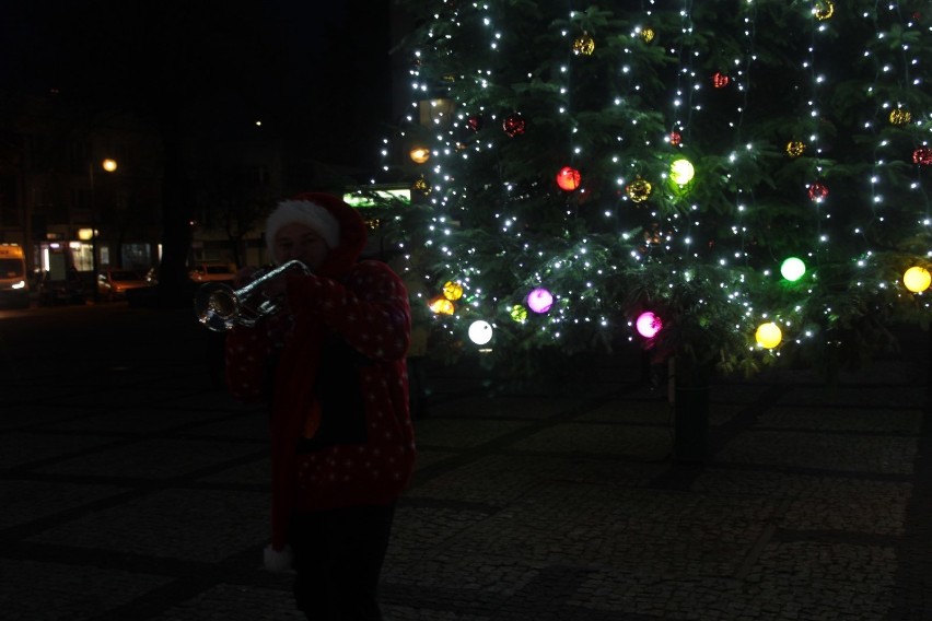 Świąteczny nastrój zagościł już w Łukowie. Zobacz miejskie iluminacje!