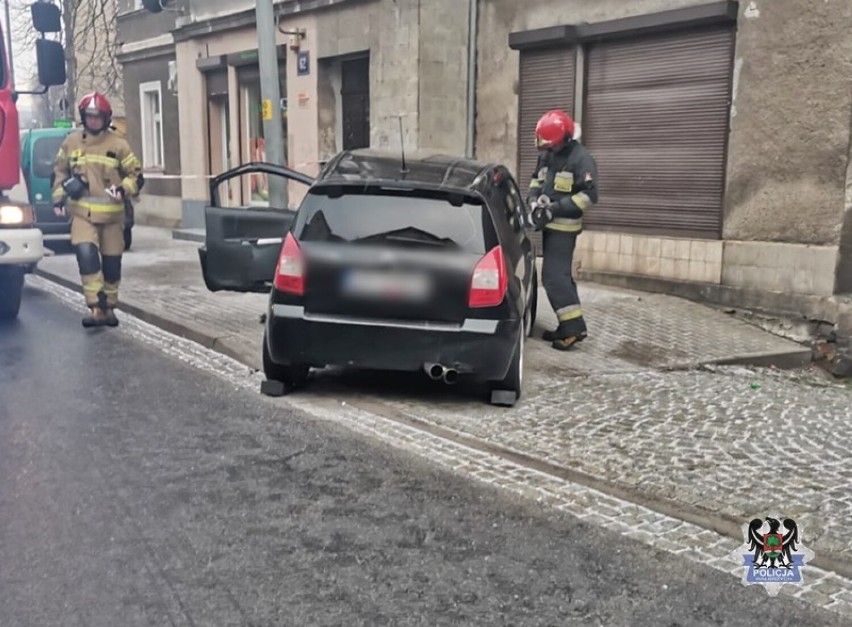 Rozbił auto na latarni na Białym Kamieniu w Wałbrzychu....