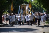 Boże Ciało w Sokółce. Tysiące wiernych przeszło w procesji ulicami miasta modląc się przy czterech ołtarzach 