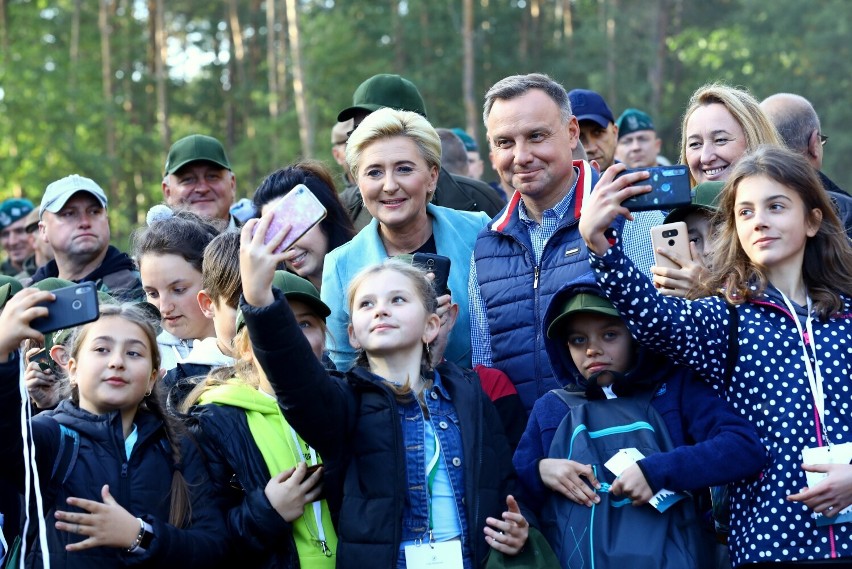 Prezydent Andrzej Duda i pierwsza dama w Piotrkowie. Akcja...