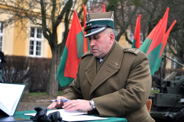 Pułkownik Dariusz Adamczyk to nowy komendant Centrum Szkolenia Artylerii i Uzbrojenia w Toruniu