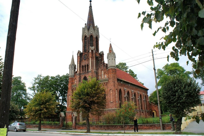 W Izbicy Kujawskiej zachował się budynek dawnego kościoła...