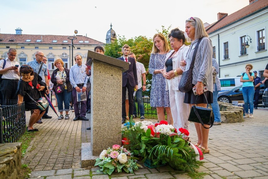 Marsz Pamięci w 80. rocznicę Zagłady Żydów w Nowym Sączu. W niedzielę odsłonięcie Skweru Pamięci