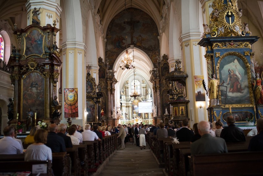 Ile osób może przebywać w kościołach w Żarach i w Żaganiu...