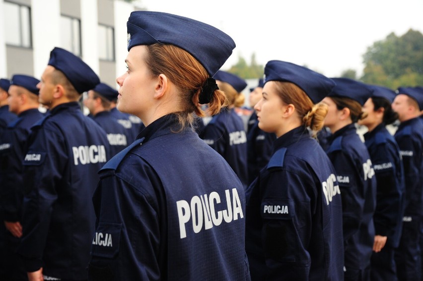 Kraków. Ślubowanie policjantów i policjantek. Do tego pokaz sprzętu