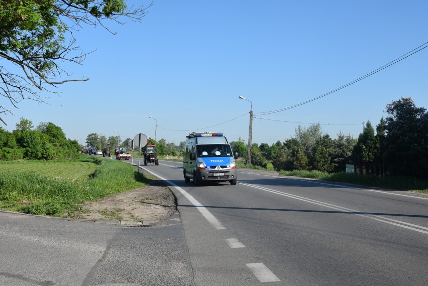 Strajk rolników. Kolumna traktorów ruszyła DK 91 do ronda w Emilii [ZDJĘCIA, FILM]