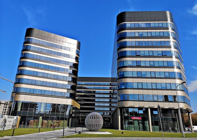 W Krakowie biurowce rosną jak grzyby pod deszczu, na zdjęciu nowy kompleks przy Fabrycznej