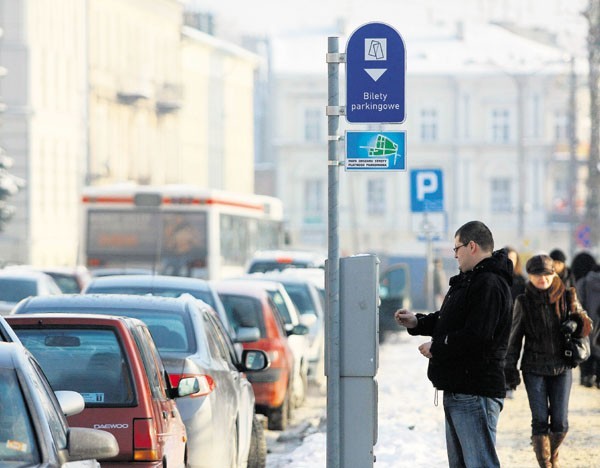 Strefa płatnego parkowania w Piotrkowie jest za droga - to najczęstszy zarzut kierowców