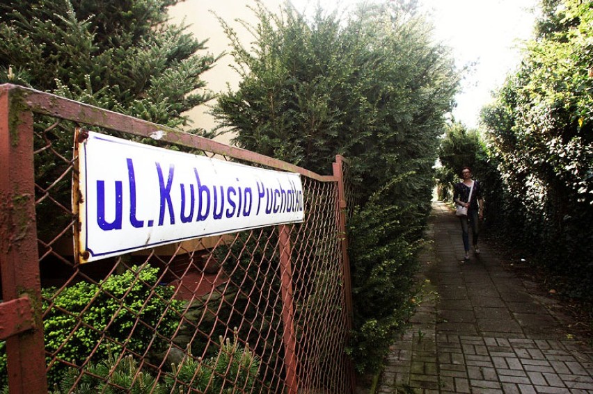 Naszym zdaniem najwęższą ulicą miasta jest ulica Kubusia...