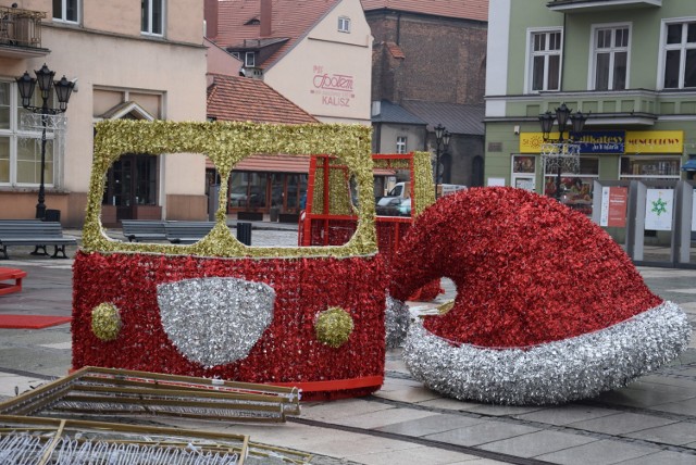 Część ozdób świątecznych zniknie z kaliskiego Głównego Rynku