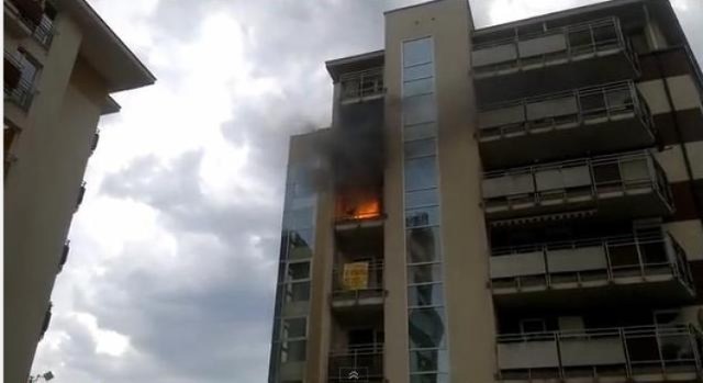 Pożar grilla na balkonie w bloku przy Katowickiej