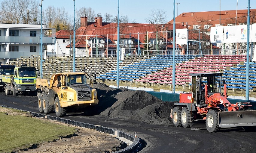 Trwa modernizacja toru żużlowego na stadionie przy ul. Bydgoskiej w Pile. Zobaczcie zdjęcia