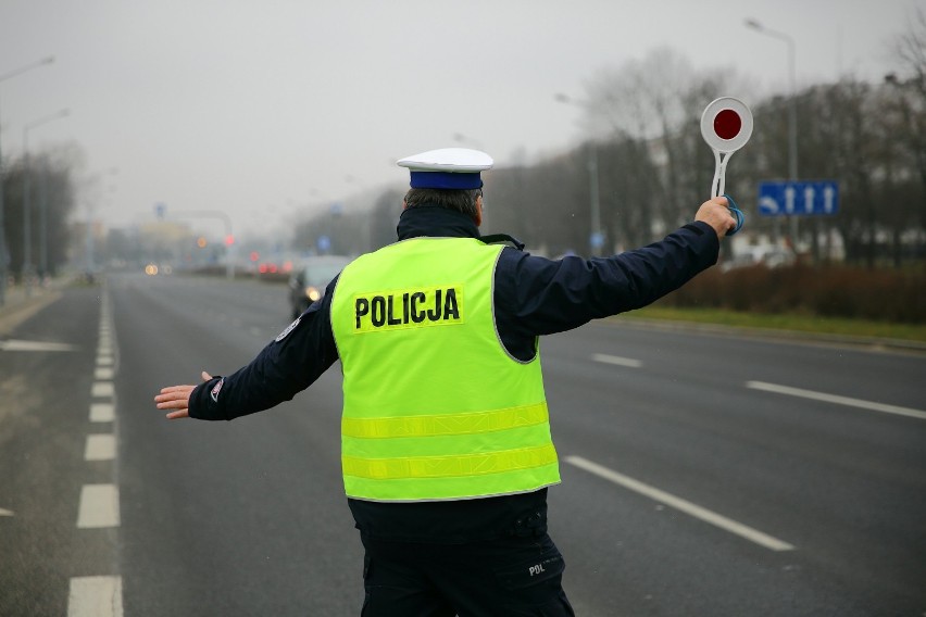 Walentynki z policją: Zwolnij! Jak kocha, to poczeka...