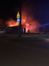 Pożar garaży przy ul. Grudziądzkiej w Kwidzynie. Trwa ustalanie przyczyny