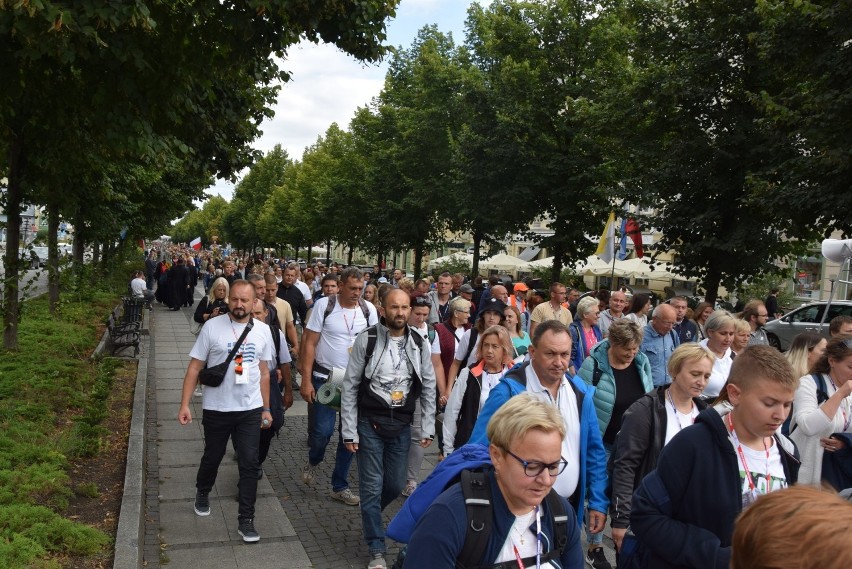 Pielgrzymka Tarnowska dotarła na Jasną Górę. Pątnicy...