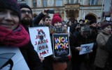 Czarny Piątek. 23 marca protest przed siedzibą PiS przy Piotrkowskiej [ZDJĘCIA]
