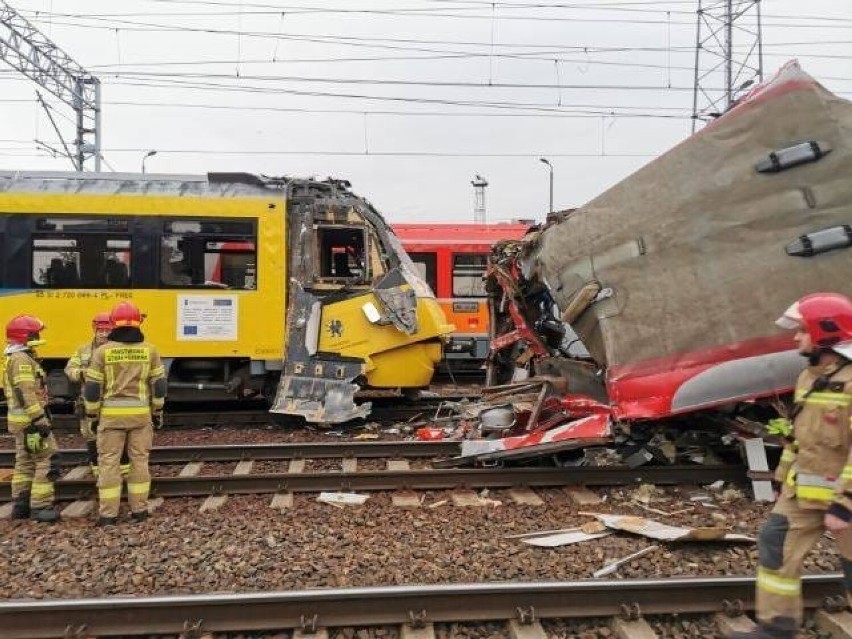 W Gdyni zderzyły się dwa pociągi. Cztery osoby poszkodowane,...