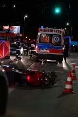 Kraków. Wypadek na ul. Pilotów. Motocyklista zderzył się z autem [ZDJĘCIA, WIDEO]